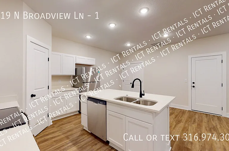 1119 N Broadview Ln #1 — Photo 1