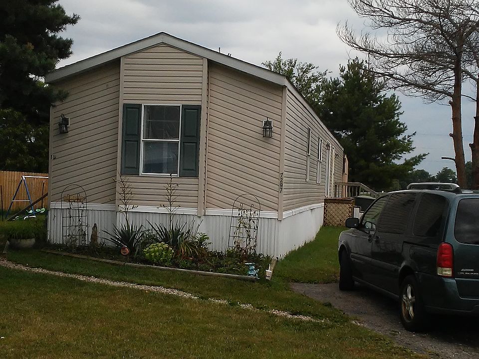 16 X 80' Home on corner lot
