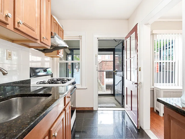 6799 Exeter St — Photo 11