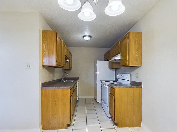 4th image of 1504 Oakdale Cir APT C