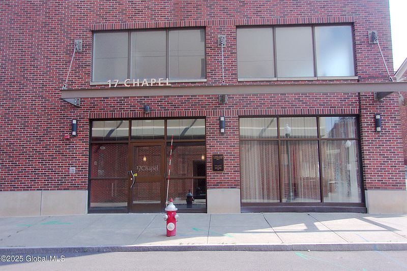 4th image of 17 Chapel Street #303