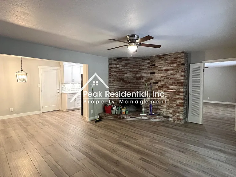 4552 Briarwood Dr — Photo 7
