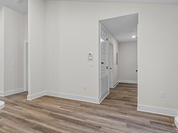 5th image of 1056 Barth Rd