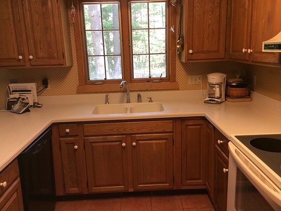 3rd image of 6 Robinwood Dr