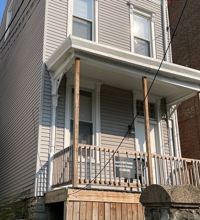 2nd image of 2427 Vine St #3