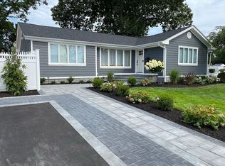 1425 Sidney Ct, Seaford, NY 11783