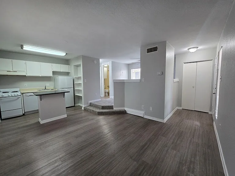 513 S Park Dr — Photo 12