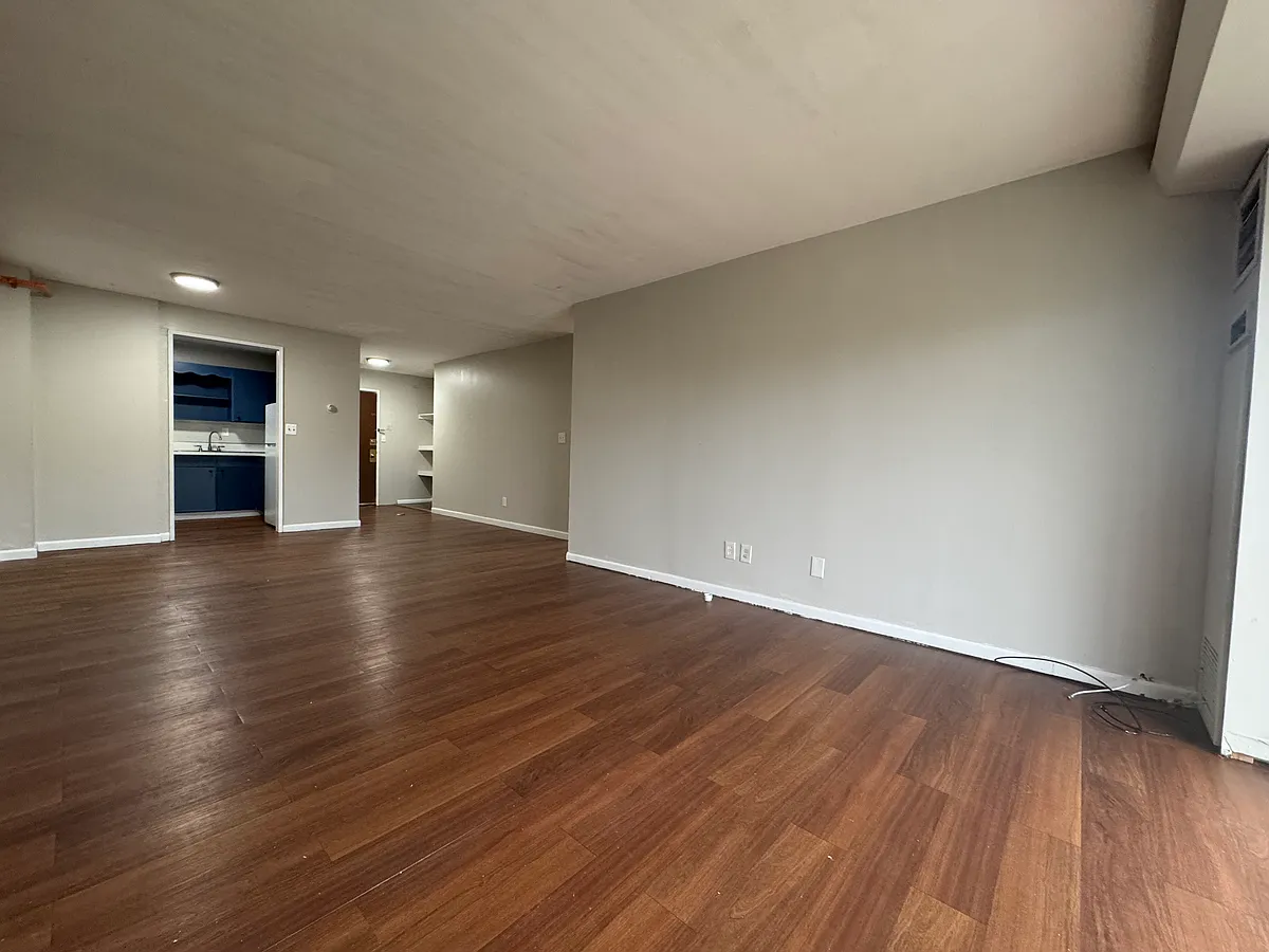 Building Photo - 120C8 Hillside Ave #C8