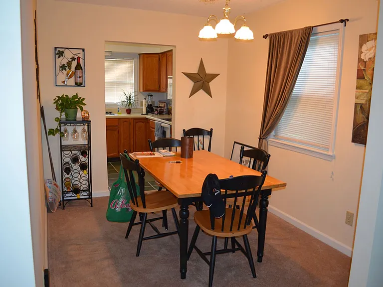 213 Pelham Dr — Photo 6