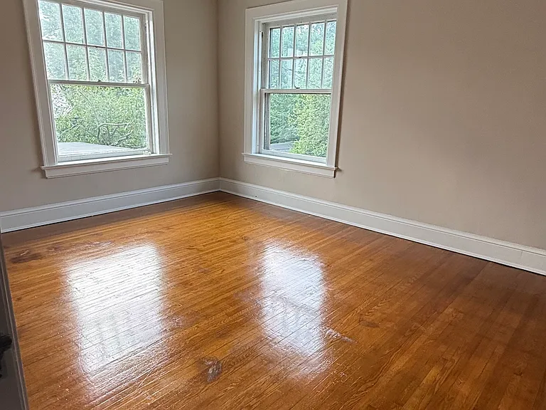 37 W Court St — Photo 12