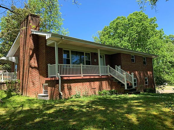 3rd image of 305 Pine Ave