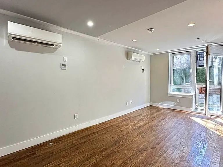 62 E 21st St #1D — Photo 8