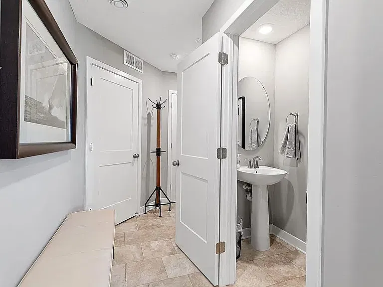 3 bed, 2.5 bath, 1770 sqft, $2,600 — Photo 2
