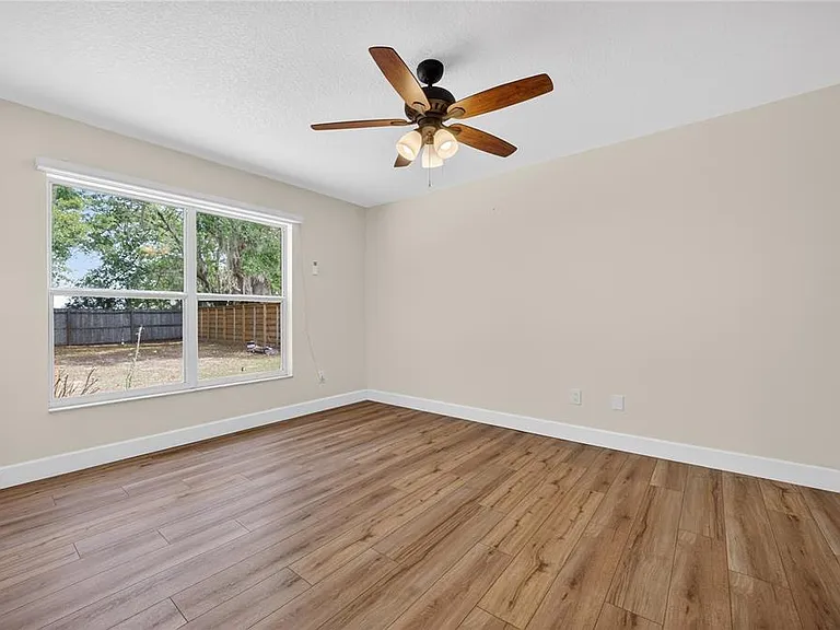 10748 Siena Dr — Photo 32