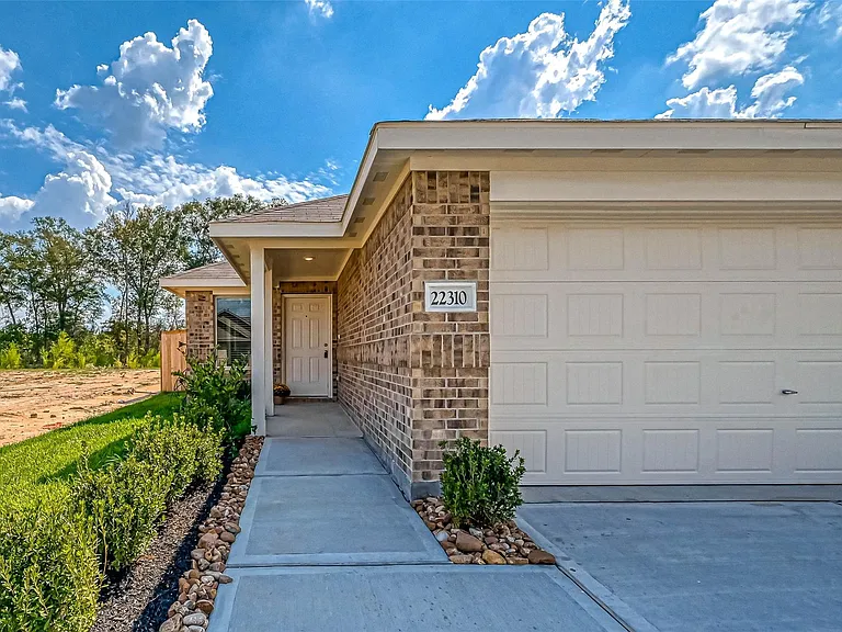 22310 Mountain Pine Dr — Photo 2
