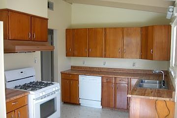 3rd image of 6449 Larchmont Dr