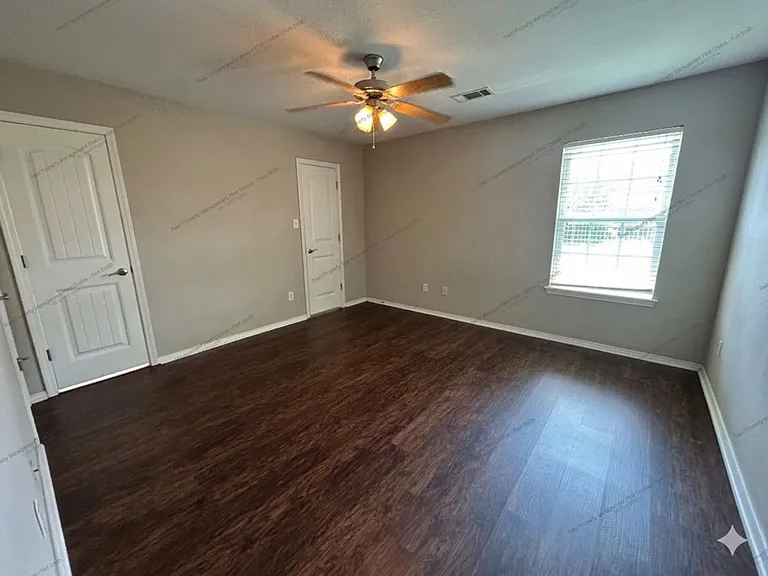 304 Bordeaux Cir — Photo 4