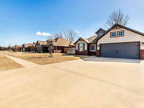 3rd image of 332 E Georgia Ter