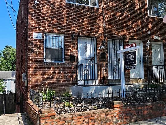 3rd image of 323 54th St NE