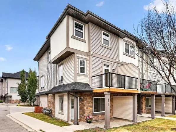 134 E New Brighton Lndg SE, Calgary, AB T2Z 1C1