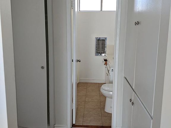 4th image of 905 Edgewood St APT 08