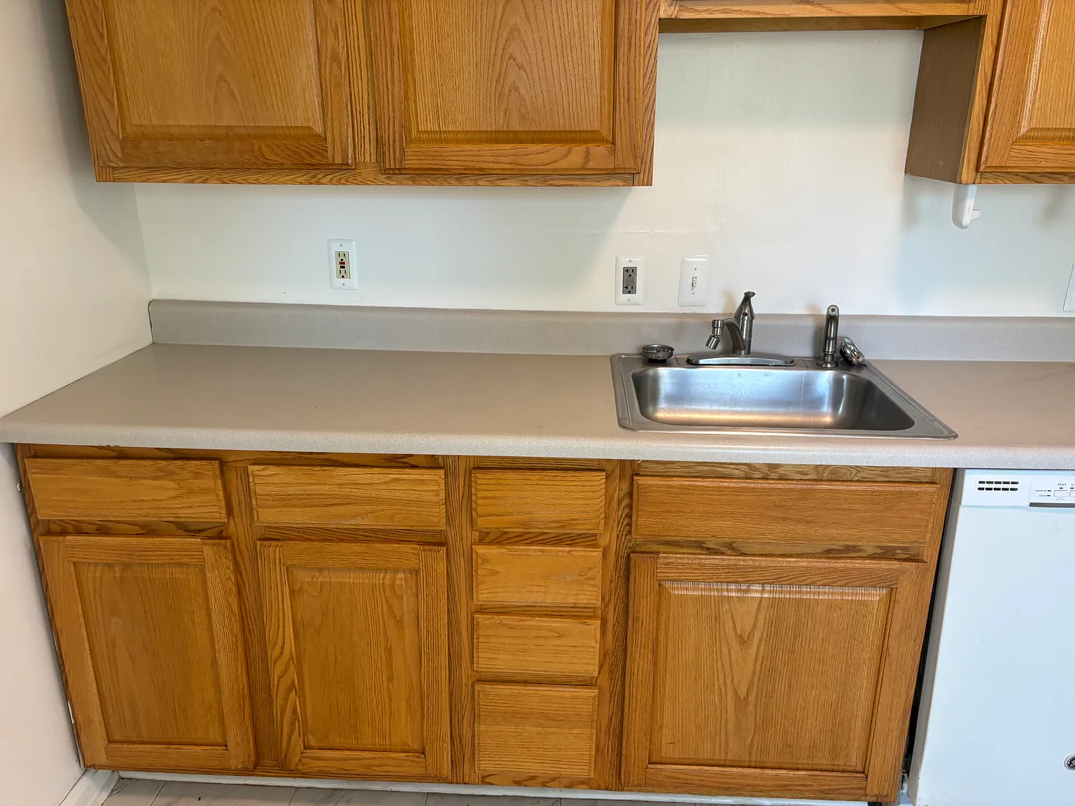 3 bed, 816 sqft, $1,700 — Photo 2