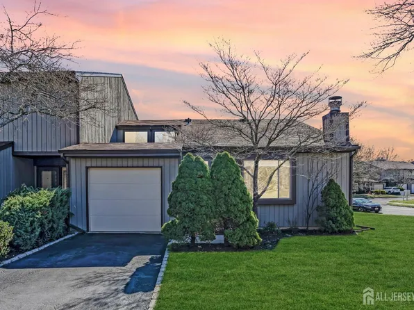 152 Penn Ct, Matawan, NJ 07747