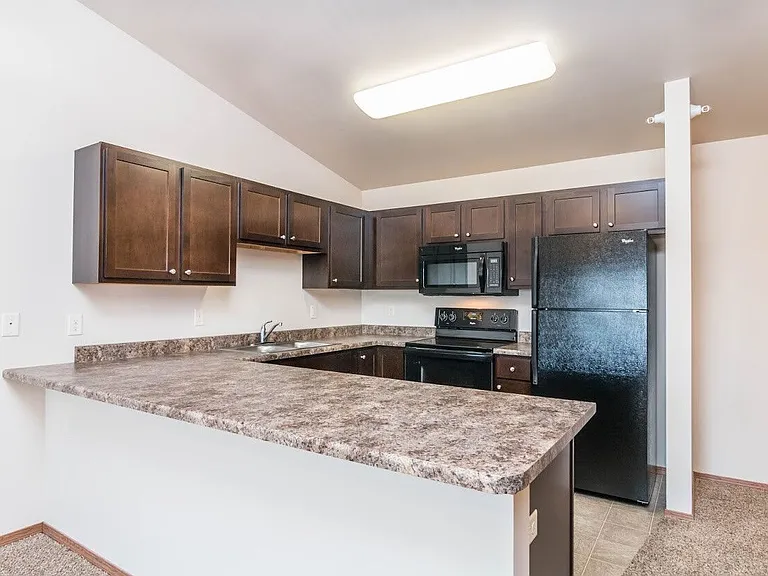 Dakota Pointe — Photo 23