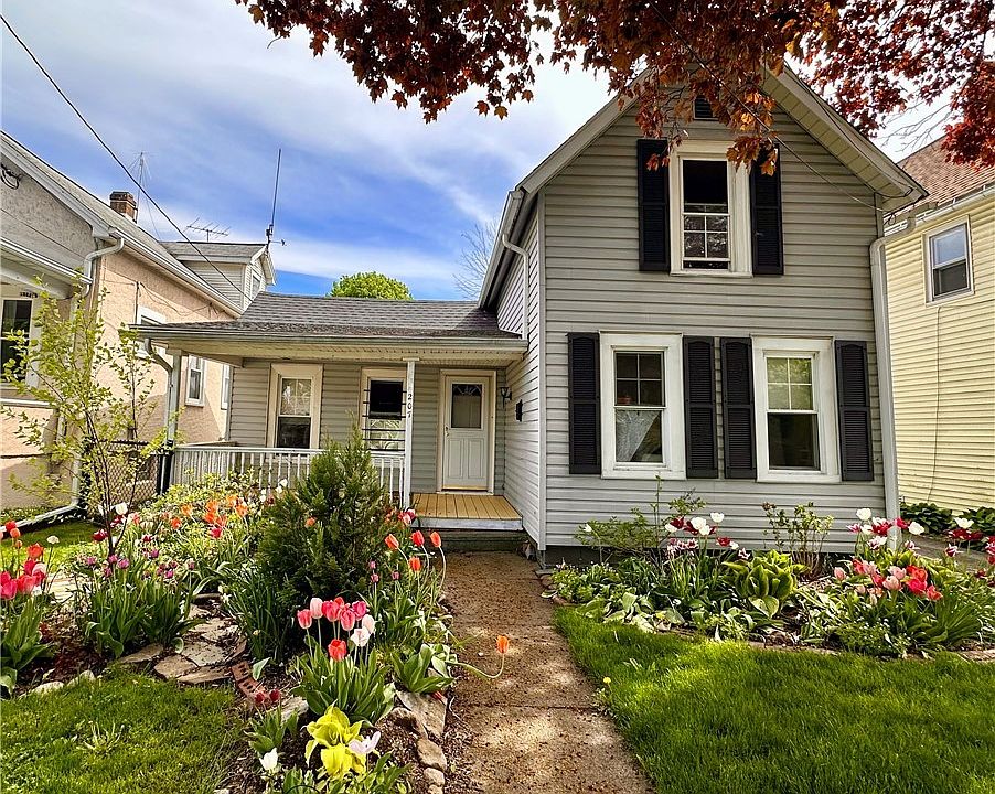 1st image of 207 Schenck St