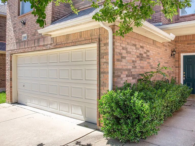 5813 Blackmon Ct — Photo 2