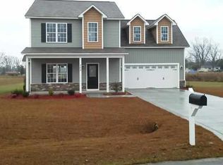 305 Crocket Ridge Ct W, Richlands, NC 28574