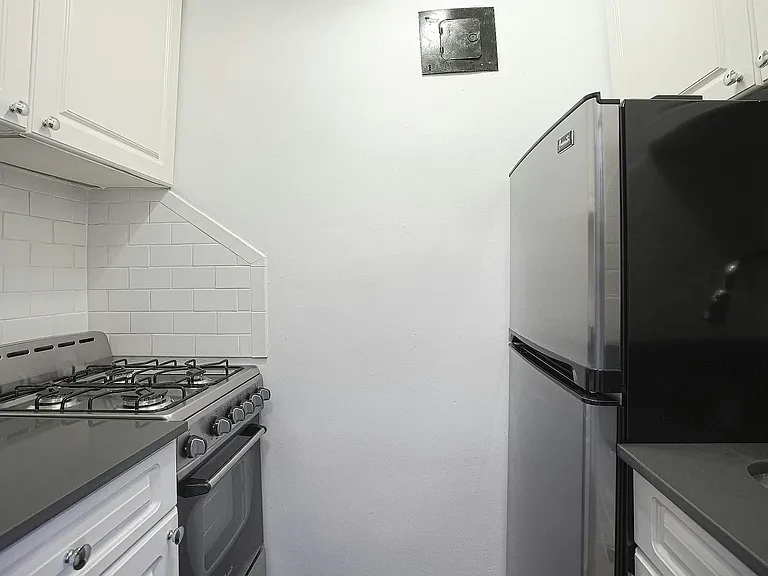 253 W 72nd St #2005 — Photo 5