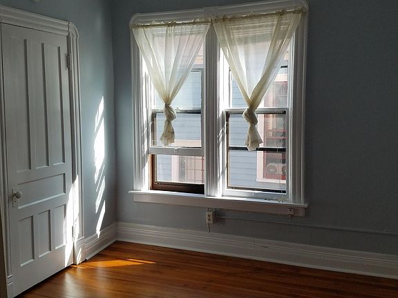 3rd image of 1057 Gillespie St #2