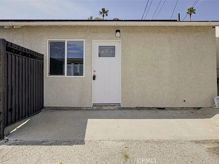 11326 Haskell Ave — Photo 1
