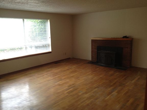 Living room_Fireplace