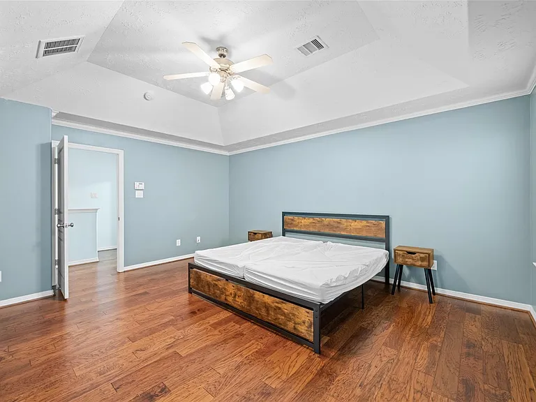 3410 Skyline Village Dr — Photo 34