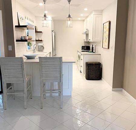 4th image of 1127 E Seminole Ave APT 32D