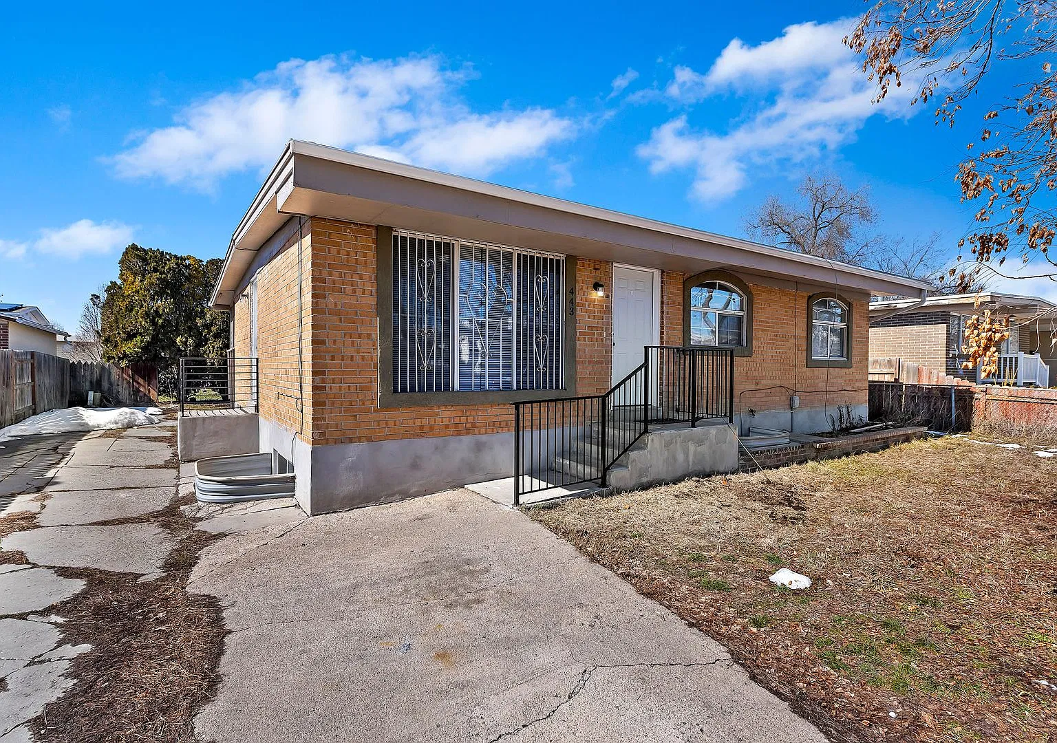 No Leasing Fee + $300 Off First Month's Rent! Updated 6 Bedroom Home Is A Must See!! — Photo 2