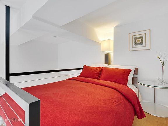 4th image of 99 John St APT 1219