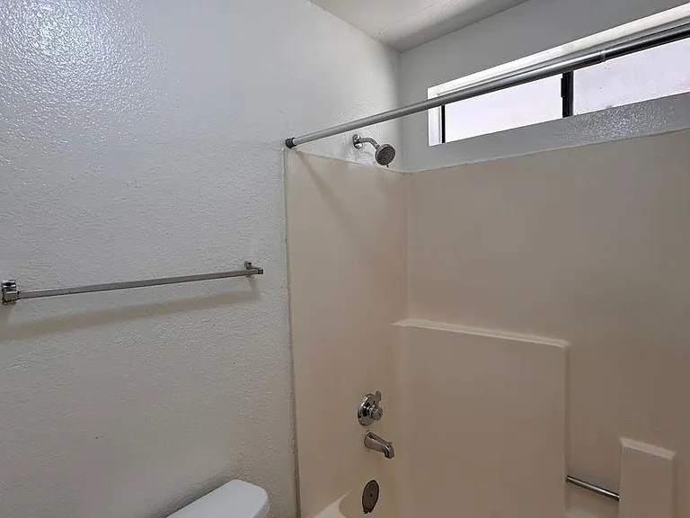 14135 Doty Ave — Photo 11
