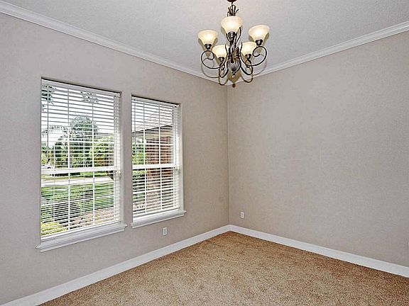 4th image of 203 Williamsburg Ave