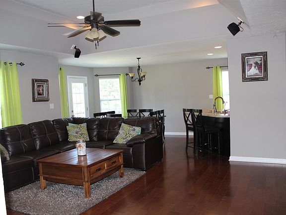 4th image of 532 Sweet Birch Ct