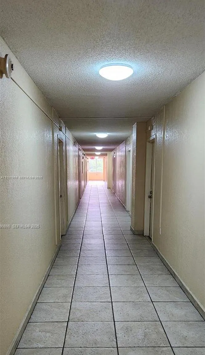 Coral Gate West Condo — Photo 4