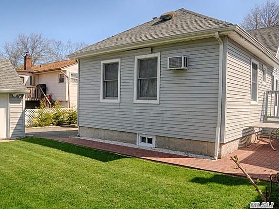 3rd image of 44 Beach Dr