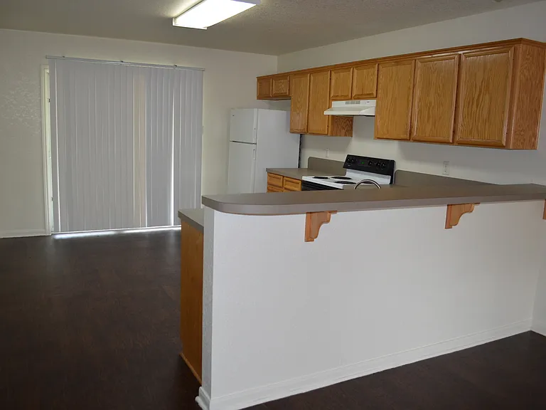 2208 Wildewood Dr — Photo 5