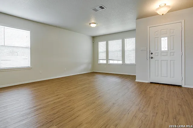 3 bed, 2.5 bath, 2375 sqft, $1,695 — Photo 4