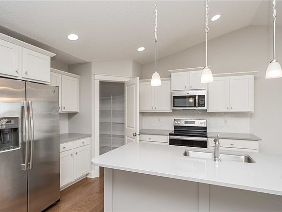 4th image of 601 3rd St NW