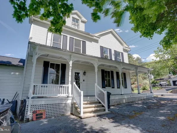 611 E Freedom Ave, Burnham, PA 17009