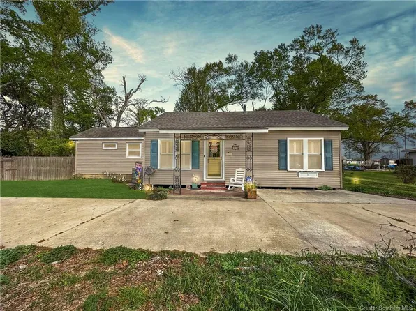 407 S Storer Ave, Iowa, LA 70647