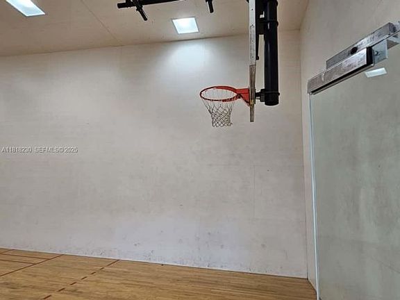 3rd image of 207 Villa Cir